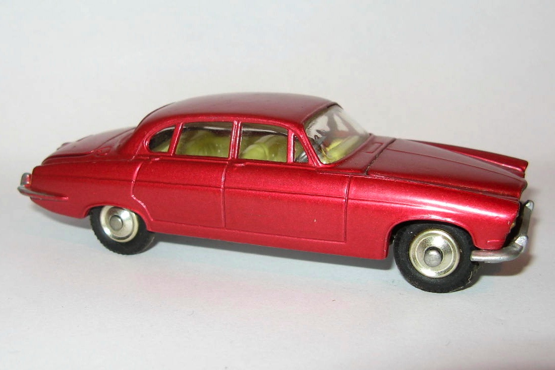 238 JAGUAR MK10.jpg